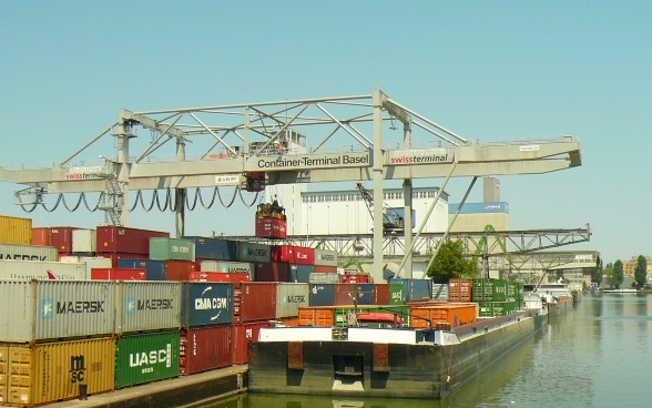 5.4. Container-Terminal im Rheinhafen, 2018-07-19.JPG